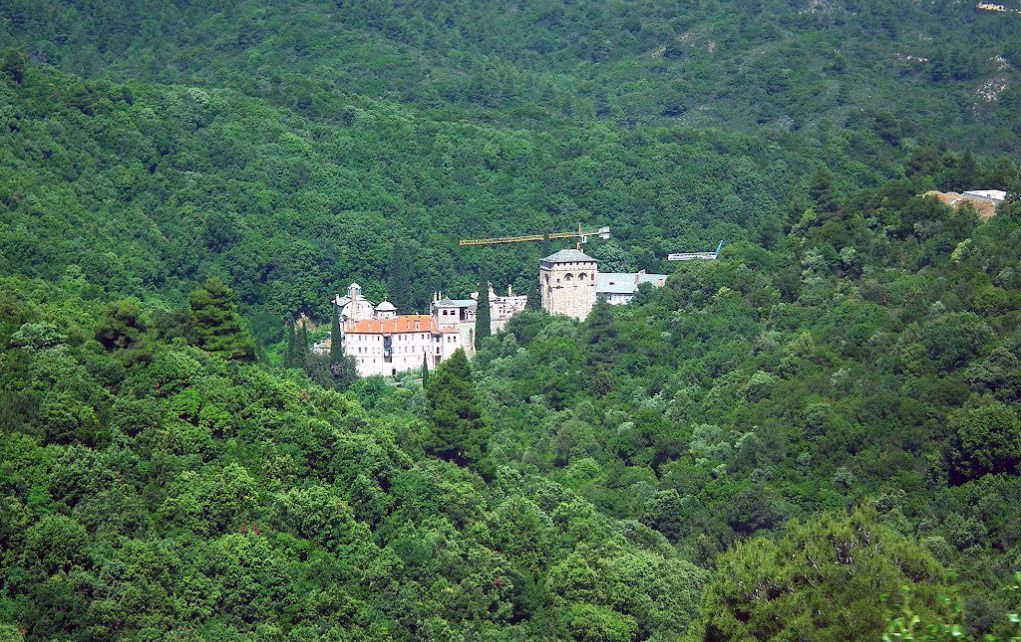 Σε εξέλιξη βρίσκεται πυρκαγιά στο Άγιο Όρος