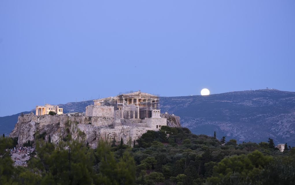 Άνδρας έπεσε από την Ακρόπολη στο κενό