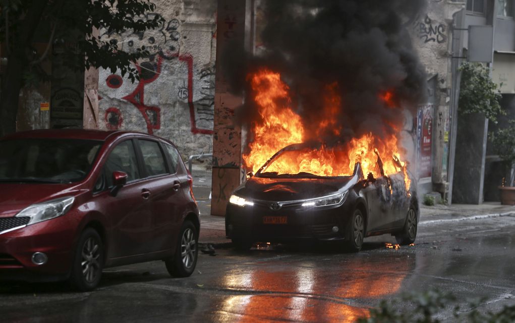 Επεισόδια στην Χαριλάου Τρικούπη (pics)