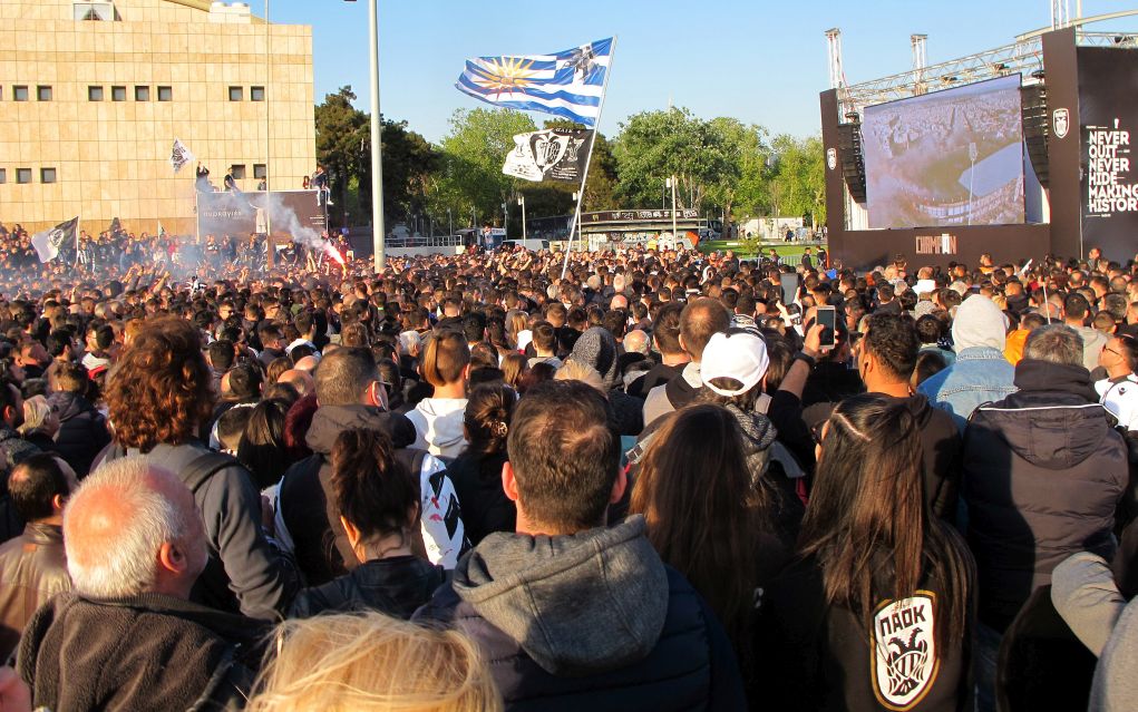 Χαμός και στο Λευκό Πύργο από τους φίλους του ΠΑΟΚ (pics)