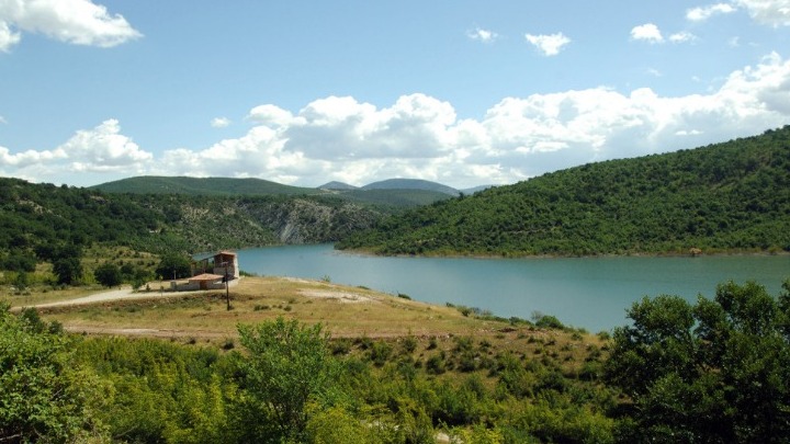 Συνεχίζονται οι εργασίες από την ΕΥΑΘ για την αποκατάσταση της υδροδότησης σε πολλές περιοχές της πόλης