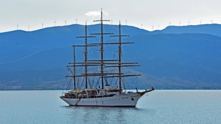 “Έδεσε” στο λιμάνι Θεσσαλονίκης το “Sea Cloud”