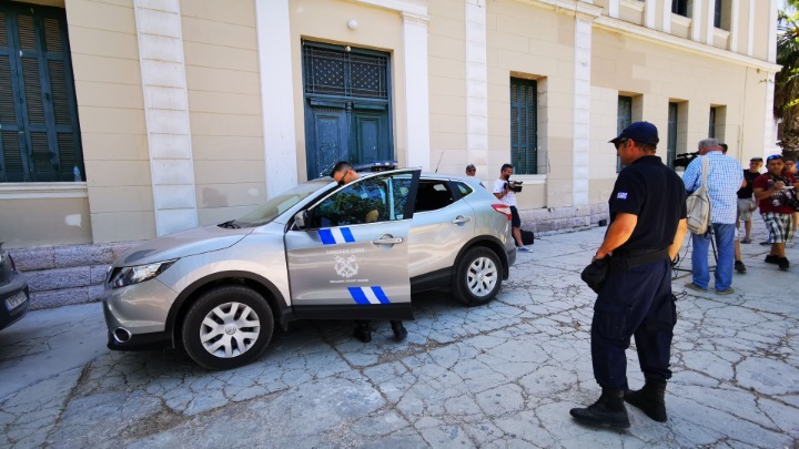 Προθεσμία για να απολογηθεί αύριο έλαβε ο 44χρονος χειριστής του ταχύπλοου