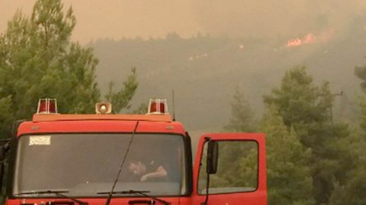 Καλαμάτα: Πυρκαγιά σε δύσβατη περιοχή στα Τσουκαλαίικα Μεσσηνίας