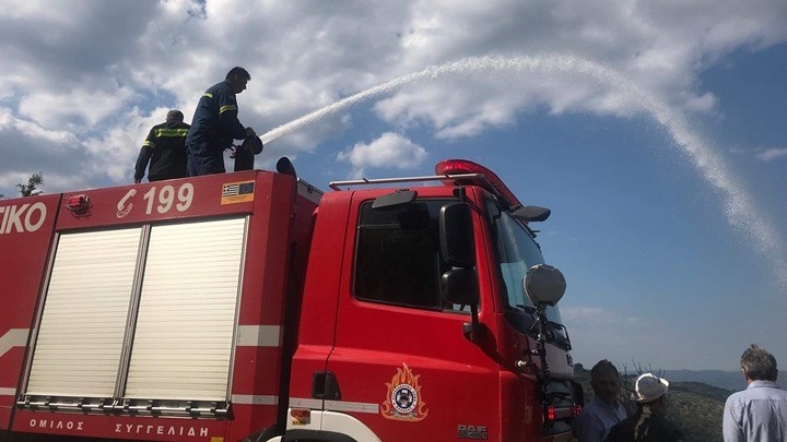 Ενισχύονται οι δυνάμεις της Πυροσβεστικής στην πυρκαγιά που μαίνεται στην περιοχή Ριόλος Δυτικής Αχαΐας