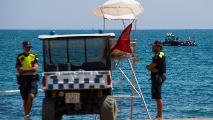 Εκκενώθηκε παραλία της Βαρκελώνης έπειτα από τον εντοπισμό εκρηκτικού μηχανισμού μέσα στη θάλασσα