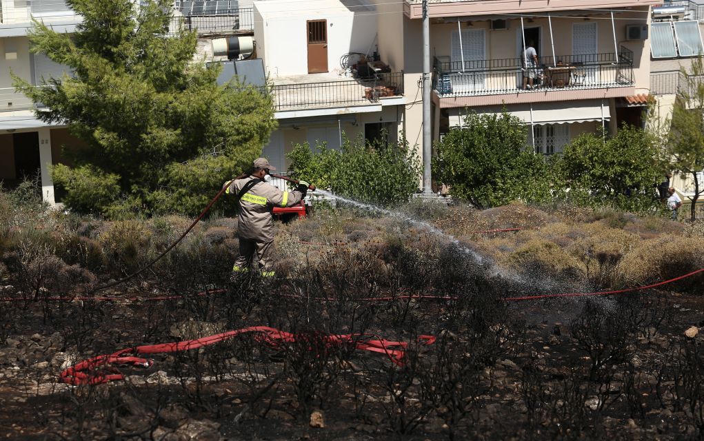 Υπό μερικό έλεγχο η φωτιά στον Υμηττό (pics)