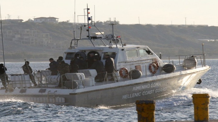 Ακυβέρνητο έμεινε τουριστικό σκάφος με έξι επιβαίνοντες