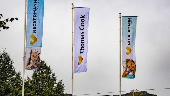 Η Thomas Cook κατέρρεε και τα μεγαλοστελέχη της συνέχιζαν να λαμβάνουν εξωπραγματικές αμοιβές