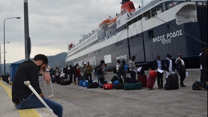 Διακόσιοι αιτούντες άσυλο αναχωρούν σήμερα από τη Μόρια για Πειραιά