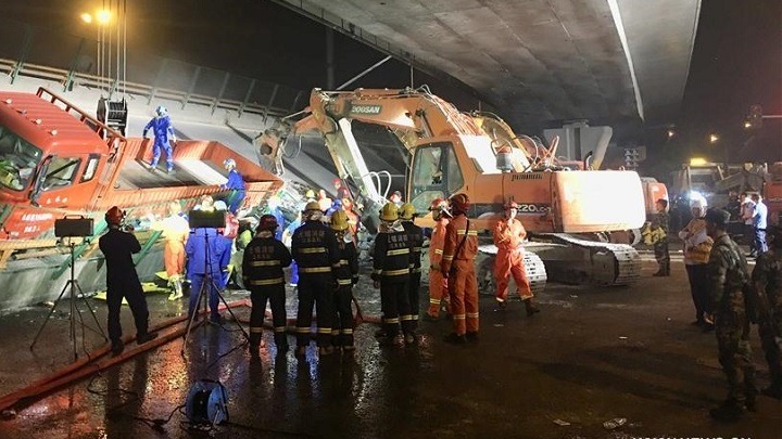 Γέφυρα σε ανισόπεδο κόμβο στην επαρχία Τζιανγκσού κατέρρευσε – τρεις νεκροί