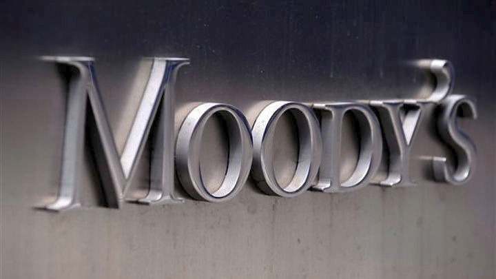 Moody’s: Η πρόωρη αποπληρωμή του ΔΝΤ από την Ελλάδα βελτιώνει τη βιωσιμότητα του χρέους