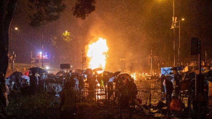 Δεκάδες διαδηλωτές διέφυγαν από το Πολυτεχνείο του Χονγκ Κονγκ