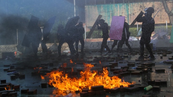 Νέες συγκρούσεις γύρω από το Πολυτεχνείο του Χονγκ Κονγκ