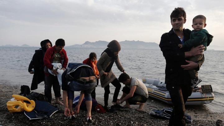 Σε εξέλιξη η επιχείρηση μετακίνησης 815 αιτούντων άσυλο από τη Λέσβο