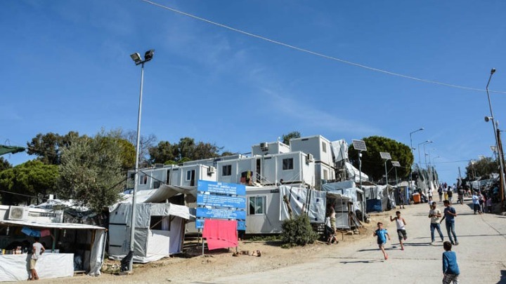 Συνεχίζεται το πρόγραμμα αποσυμφόρησης του καταυλισμού στο Κέντρο Υποδοχής και Ταυτοποίησης οτη Μόρια