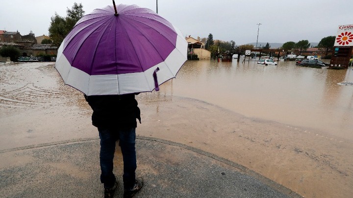 Τέσσερις νεκροί εξαιτίας των πλημμυρών που σάρωσαν περιοχές της Κυανής Ακτής