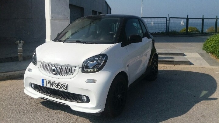 Το Smart Fortwo 0.9 90 PS UrbanShadow δίνει ποιότητα στις αστικές μετακινήσεις