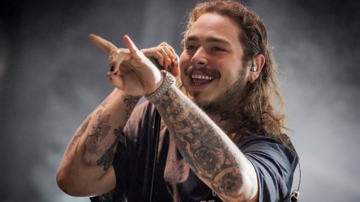 Ο Post Malone έδωσε δωρεάν Crocs σε πελάτες εστιατορίου