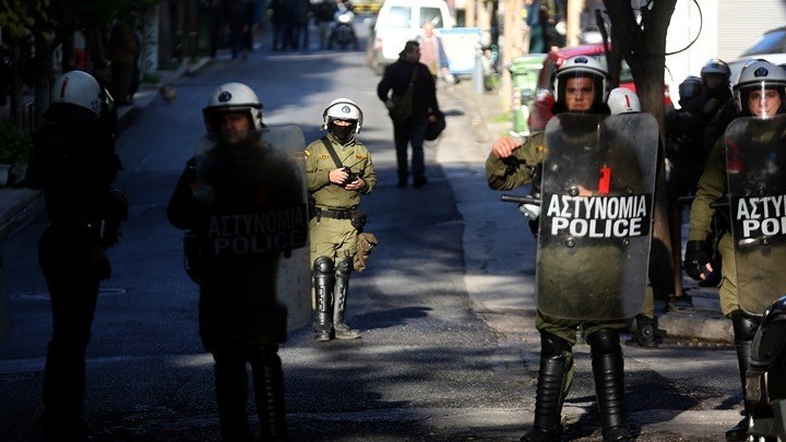 Απάντηση της ΕΛΑΣ για τη χρήση πλαστικών σφαιρών στην επιχείρηση στο Κουκάκι