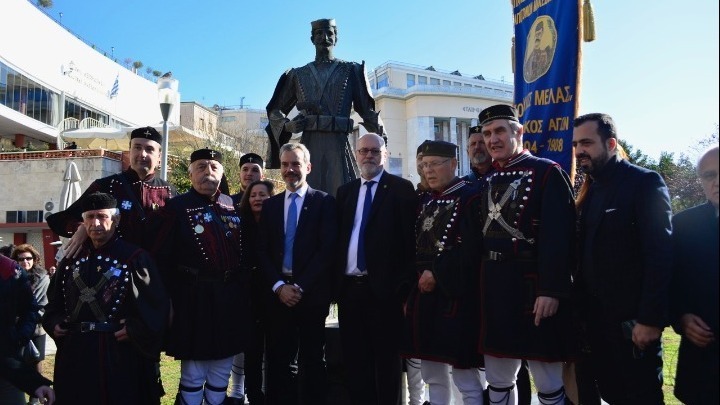 Στην πλατεία Τσιρογιάννη τοποθετήθηκαν οι προτομές έξι Μακεδονομάχων