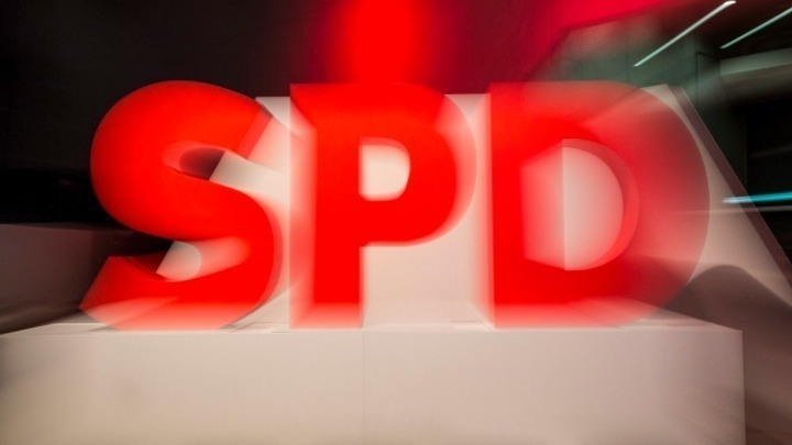 Το SPD υποχωρεί από τα σχέδιά του να εγκατελείψει τον κυβερνητικό συνασπισμό με το CDU της Μέρκελ