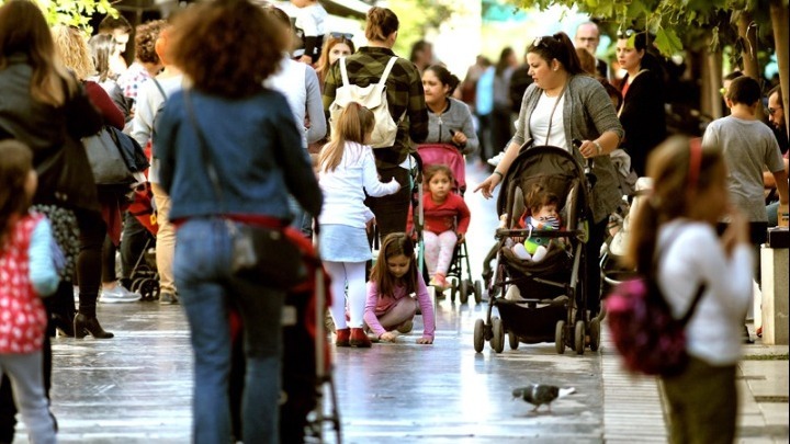 Βουλή: Ψηφίζεται σήμερα το επίδομα γέννησης