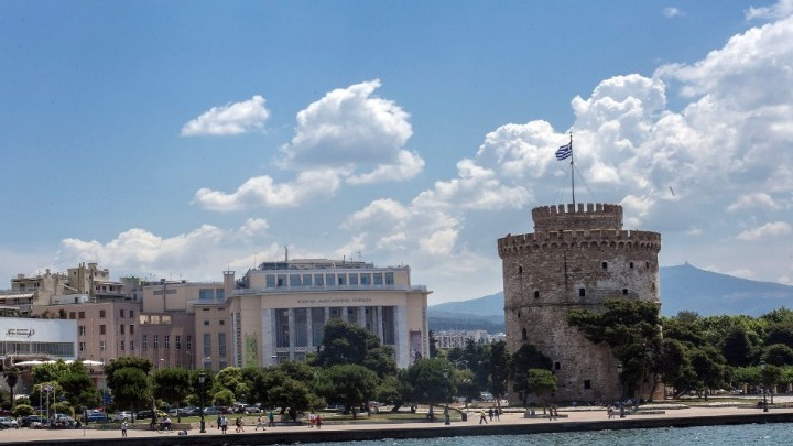 Χιλιάδες Βορειοελλαδίτες γιόρτασαν “εκτός” τα Χριστούγεννα και την Πρωτοχρονιά