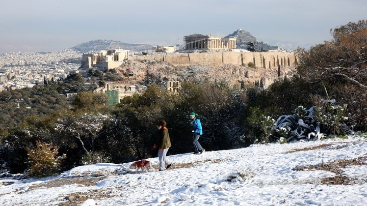 Χιονοπτώσεις σε περιοχές χαμηλού υψομέτρου φέρνει ο «Ηφαιστίων» την Κυριακή και τα Θεοφάνεια