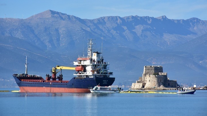 Σε ασφαλές αγκυροβόλιο της Ρόδου ρυμουλκείται το φορτηγό πλοίο που είχε μείνει ακυβέρνητο μεταξύ Ρόδου-Καρπάθου