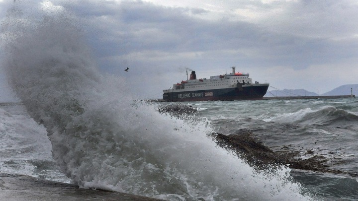 Στο λιμάνι της Σκιάθου οδηγήθηκαν με ασφάλεια οι 48 επιβάτες του πλοίου «Πρωτεύς»