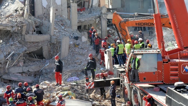 Τουρκία: Στους 38 οι νεκροί από τον σεισμό