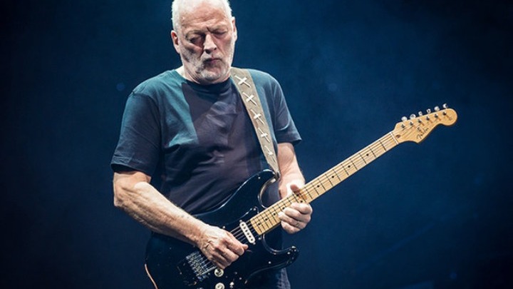 Ο David Gilmour παίζει το «Albatross» για τον Peter Green των Fleetwood Mac