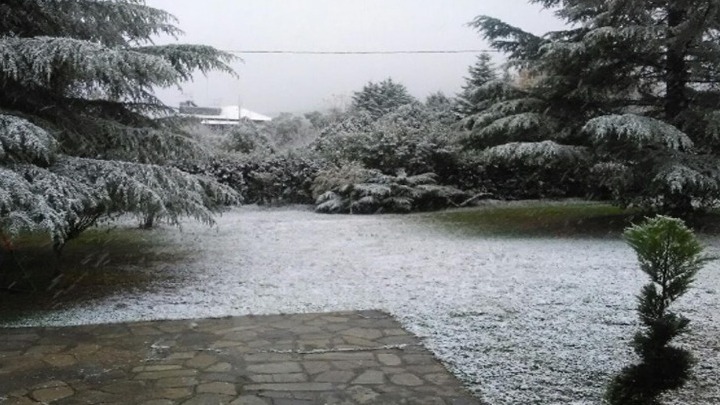 Στα λευκά ξύπνησαν οι κάτοικοι στη δυτική Μακεδονία