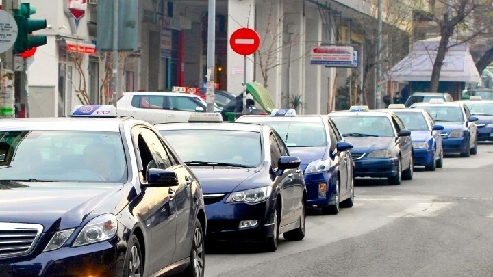 Αντίθετη στην χρήση των λεωφορειολωρίδων από τα ταξί όλο το 24ωρο η «Οικολογία – Πράσινη Λύση»