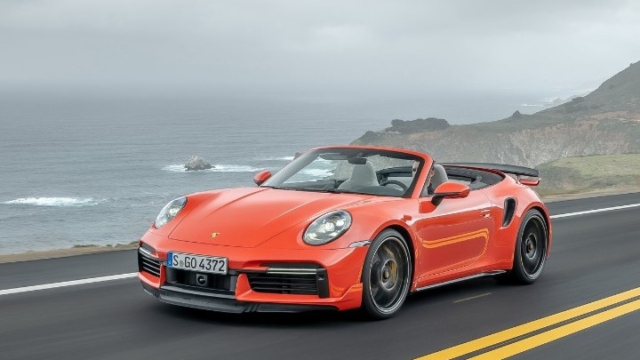 Η νέα Porsche 911 Turbo S Cabriolet αποδίδει 650 ίππους