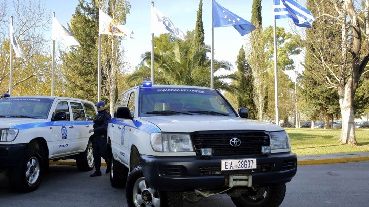 Το Αρχηγείο της ΕΛ.ΑΣ. εφιστά την προσοχή των πολιτών για άτομα που επικαλούνται ότι είναι στελέχη που ενημερώνουν για τον κοροναϊό