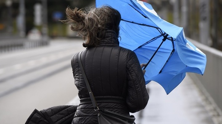 Σύντομη κακοκαιρία σήμερα και αύριο με πτώση θερμοκρασίας, βοριάδες και χιονοπτώσεις