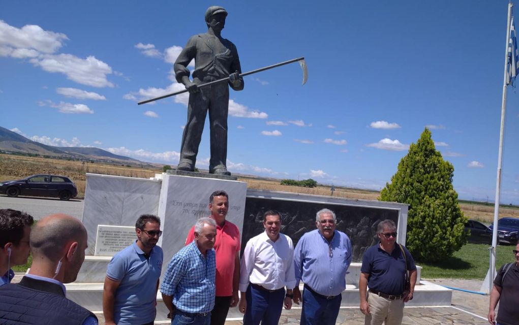 Τσίπρας: Πρώτη στάση το μνημείο του Αγρότη στο Κιλελέρ (vd, pics)