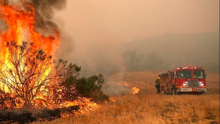 ΗΠΑ: Σε κατάσταση έκτακτης ανάγκης πέντε κομητείες εξαιτίας των πυρκαγιών στην Καλιφόρνια