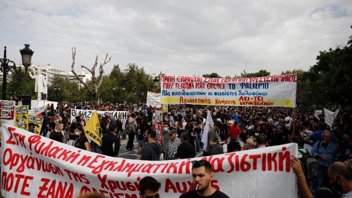 Δυναμικό σε παλμό το αντιφασιστικό συλλαλητήριο για τη δίκη της Χ.Α.