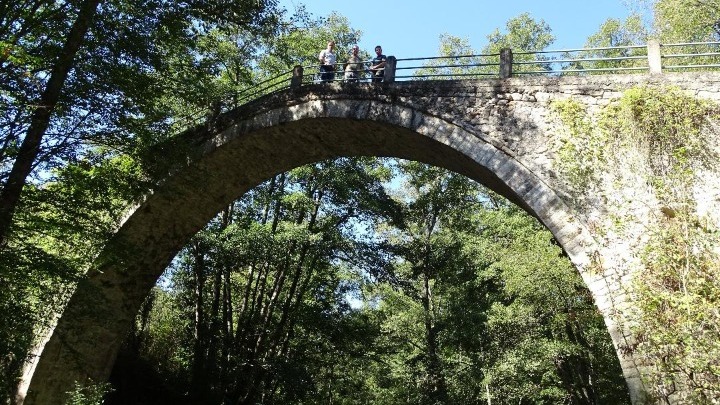 Τα πέτρινα τοξωτά γεφύρια κατά μήκος της οροσειράς της Ροδόπης