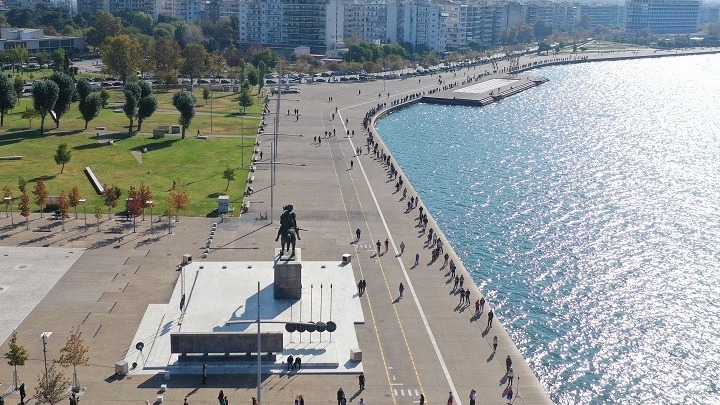 Διευκρινήσεις για το lockdown σε Θεσσαλονίκη και Σέρρες: Τηλε-εκπαίδευση σε λύκεια και ΑΕΙ – Μετακίνηση με sms στο 13033