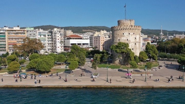 Επιστολή από δήμαρχο, ιατρικούς συλλόγους και πρύτανη ΑΠΘ με αίτημα για περιοριστικά μέτρα όπως την Άνοιξη