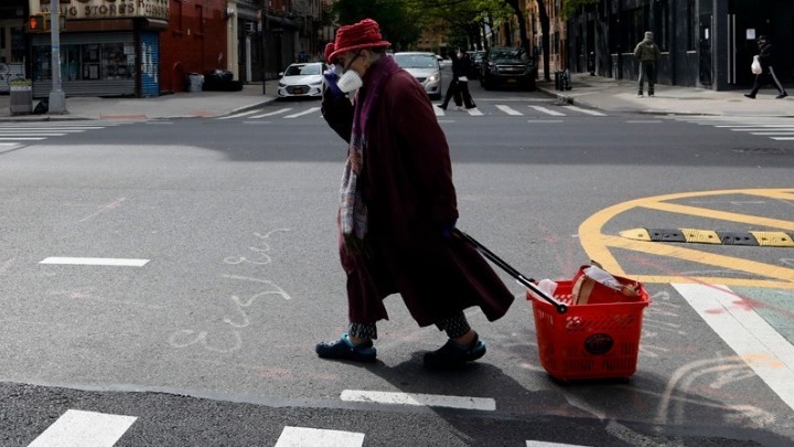 ΗΠΑ: Γυναίκα 71 ετών μετέδιδε τον κορονοϊό επί 70 ημέρες μετά την αρχική λοίμωξή της