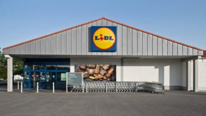 Κάνει πίσω η Lidl και αποσύρει την μήνυση που είχε υποβάλλει σε ηλικιωμένη γυναίκα