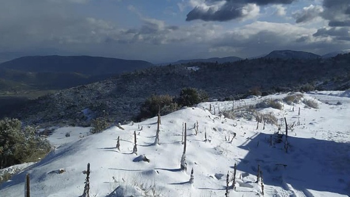 Χιονίζει στα ορεινά της Π.Ε. Τρικάλων