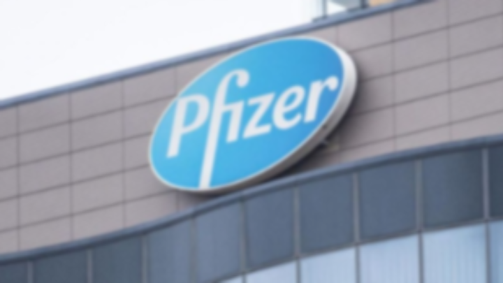 ΗΠΑ: Η Ουάσινγκτον συνεργάζεται με τη Pfizer για να αντιμετωπιστούν οι «προκλήσεις» στην παραγωγή του εμβολίου, δηλώνει ο υπ. Υγείας