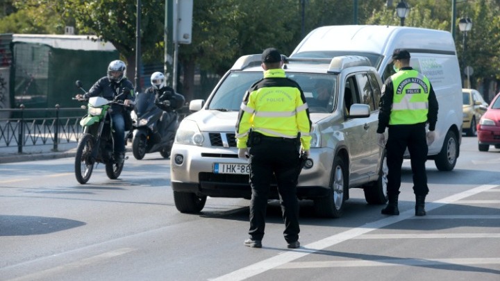 Πρωτοχρονιά όπως… Χριστούγεννα, με εντατικότερους ελέγχους και πάνω από 10.000 αστυνομικούς στους δρόμους