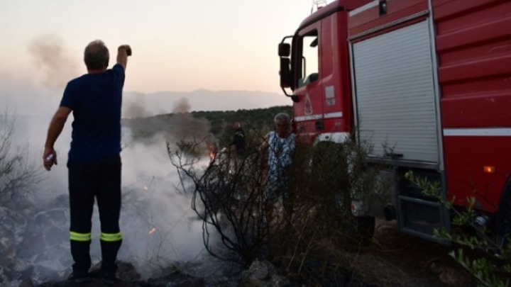 Υπό μερικό έλεγχο η πυρκαγιά σε αποθήκη εργοστασίου στις Σέρρες